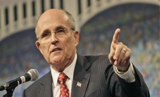 Ο Τζουλιάνι «καίει» τον Τραμπ: Δεν αποκλείεται να είχαν γίνει πληρωμές και σε άλλες γυναίκες! (βίντεο)